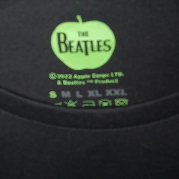 💎 🖤💜NWOT The Beatles Black Short Sleeve Tee Shirt Small - Picture 3 of 3